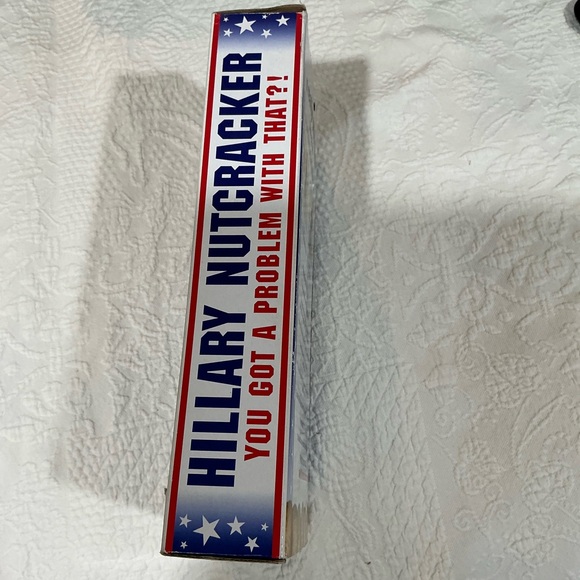 🌹 NIB The Hillary Nutcracker - Picture 4 of 7